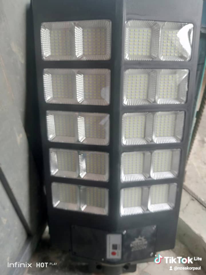 Solar Street Light 10 Eye / 2,000 Watts