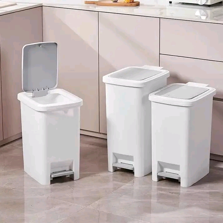 Plastic Pedal Trash Can Be Used in Bathroom, Kitchen,